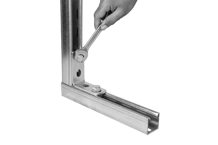 Step5 fastening vertical channel.NEF